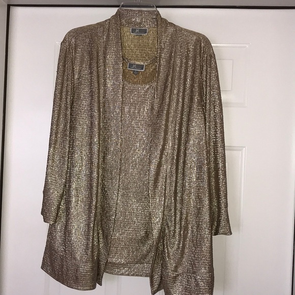 JM Collection Tops - JM collection gold 💛lame 2 piece blouse set